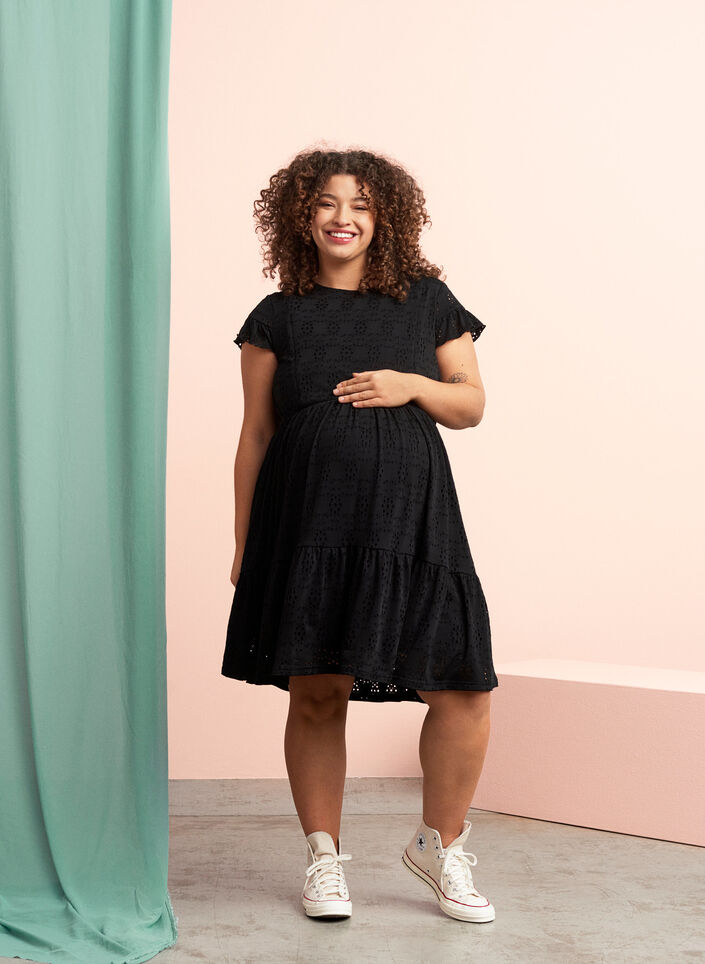 Kjole til gravide i broderi anglaise med ammefunksjon, Black, Image