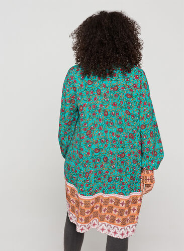 Viskoseskjorte med mønster og V-hals, Indian Paisley AOP, Model image number 1