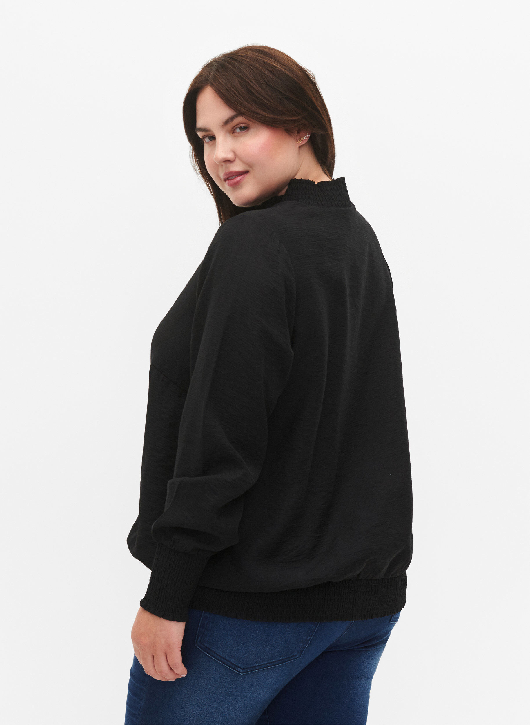 Zizzi viskosebluse med smock, Black, Model image number 1