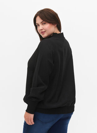 Zizzi viskosebluse med smock, Black, Model image number 1