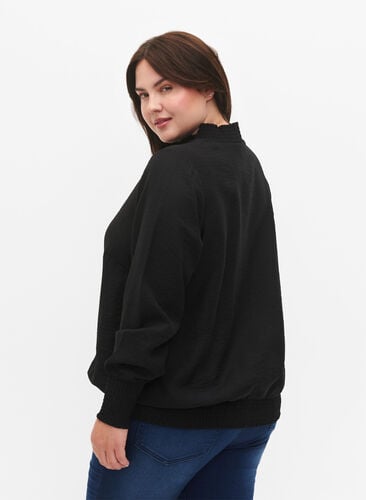 Zizzi viskosebluse med smock, Black, Model image number 1