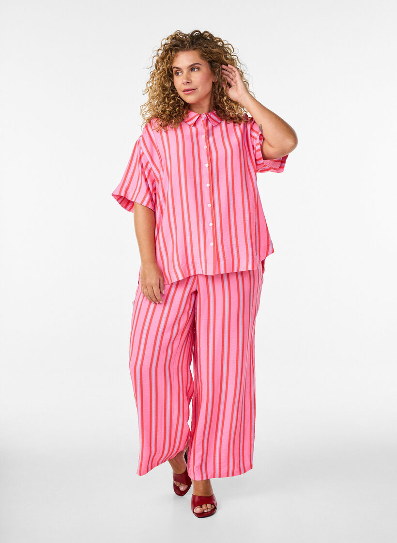 Stripet viskose skjorte med korte ermer, Rosa, Model image number 1