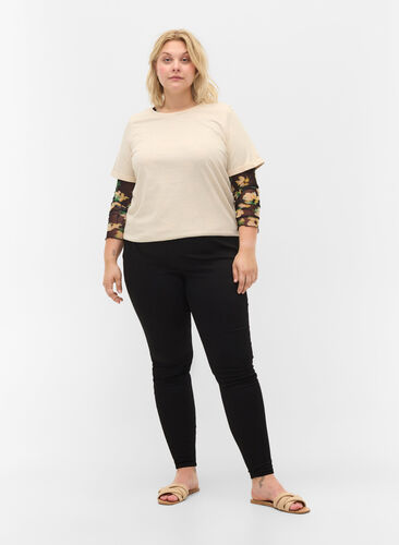 Tettsittende bluse i mesh og blomstermønster, Yellow Green AOP, Model image number 2