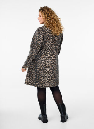 Zizzi Langermet denimkjole med sebratrykk, Brown Leo AOP, Model image number 1
