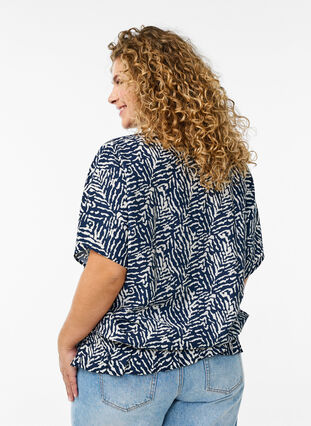 Zizzi Bluse med korte ermer og volangkant, Blå, Model image number 2
