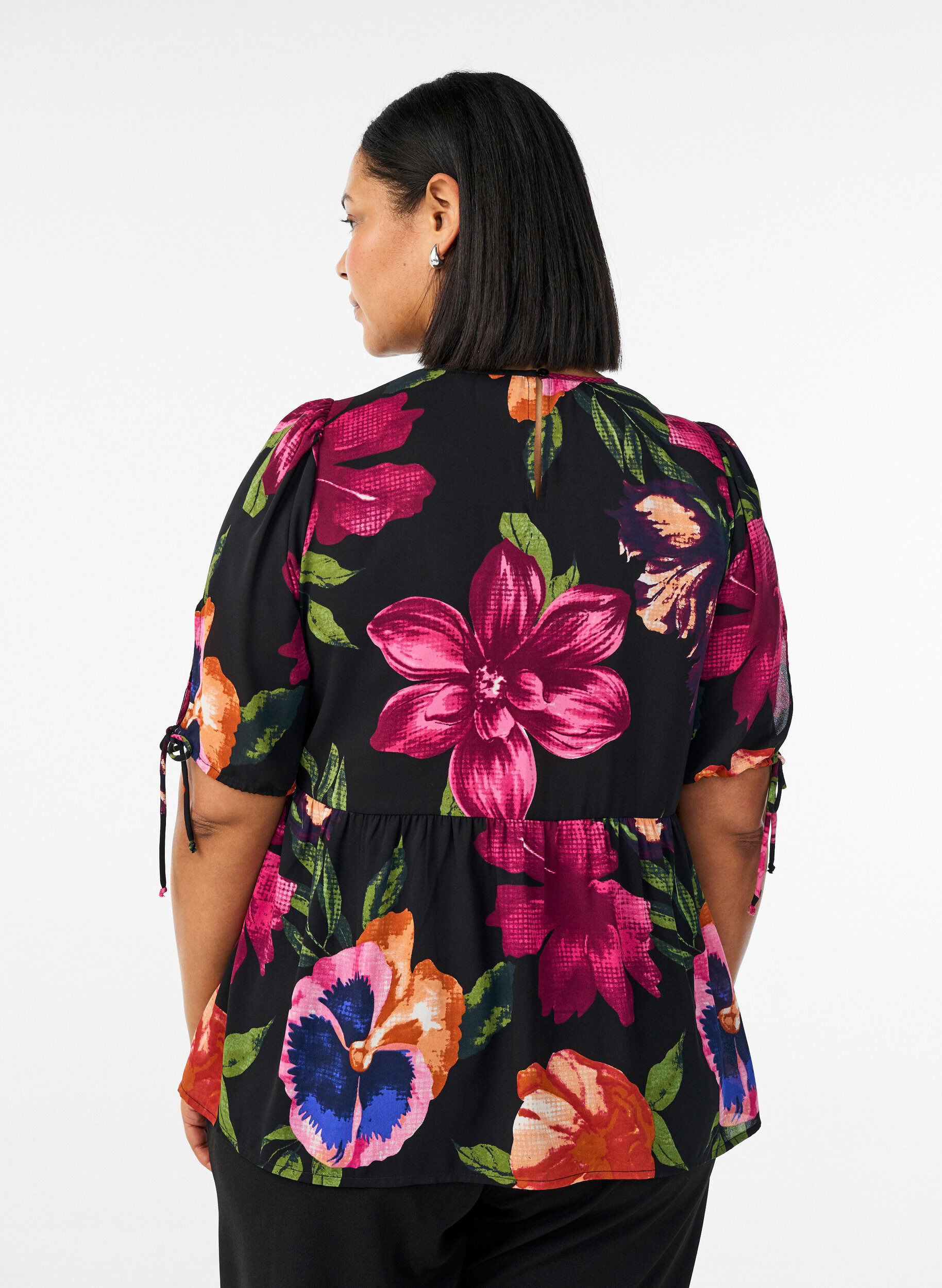 Zizzi Bluse med blomstertrykk og peplum, Svart, Model image number 2