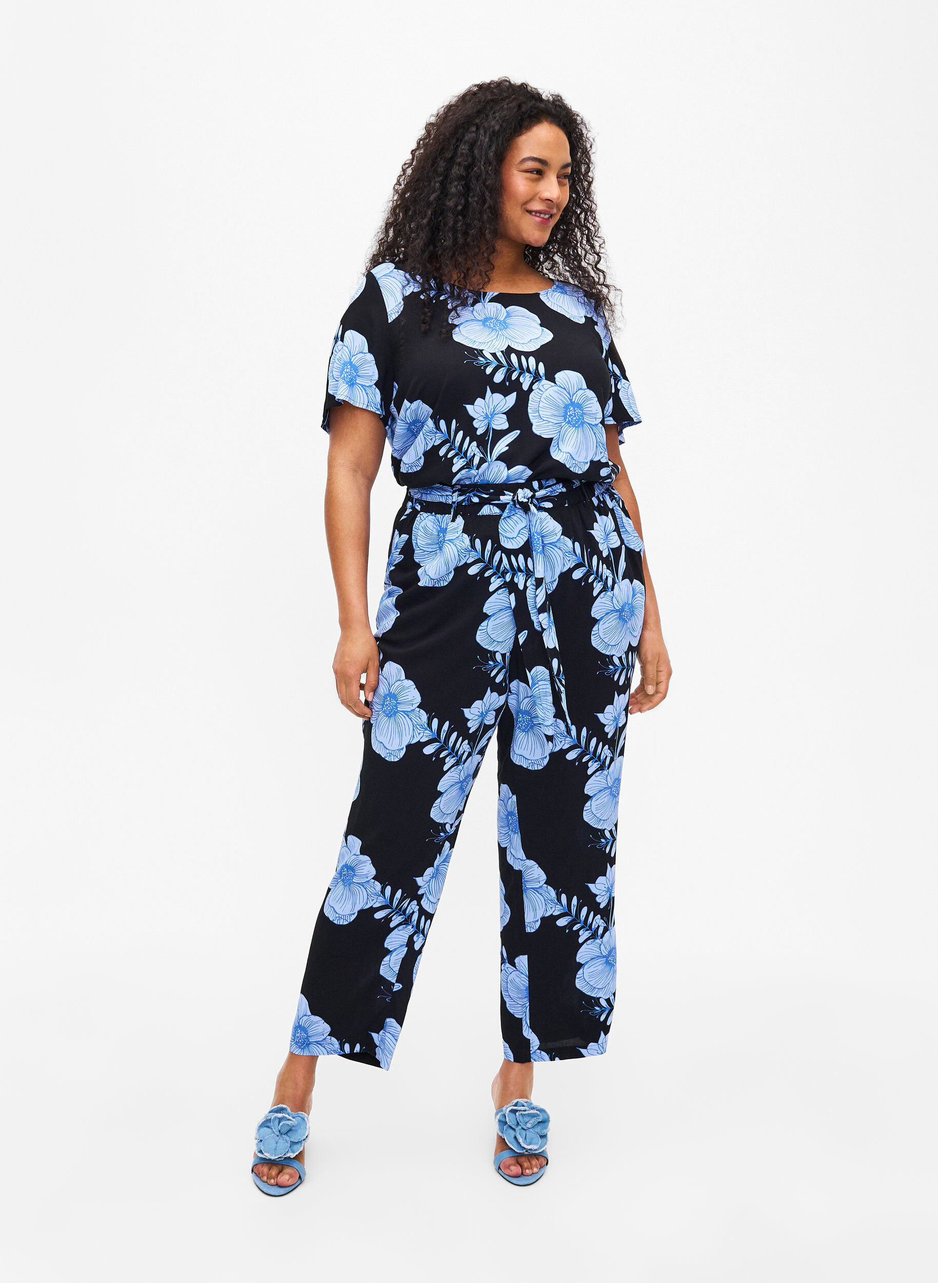 Zizzi FLASH - Kortermet bluse i viskose med trykk, Svart, Model image number 1