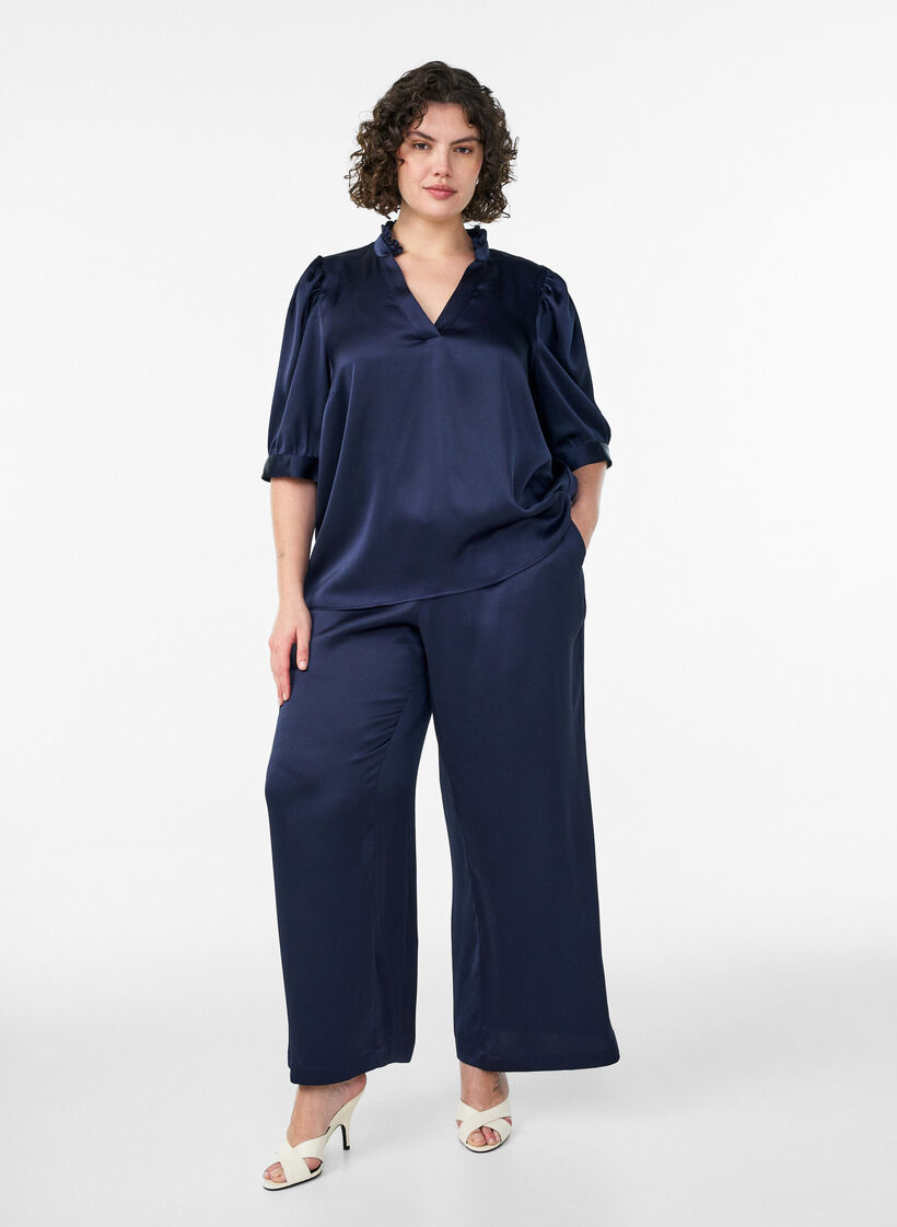 Bluse med satenglook, 1/2-ermer og volangkrage, Bl&aring;, Model image number 1