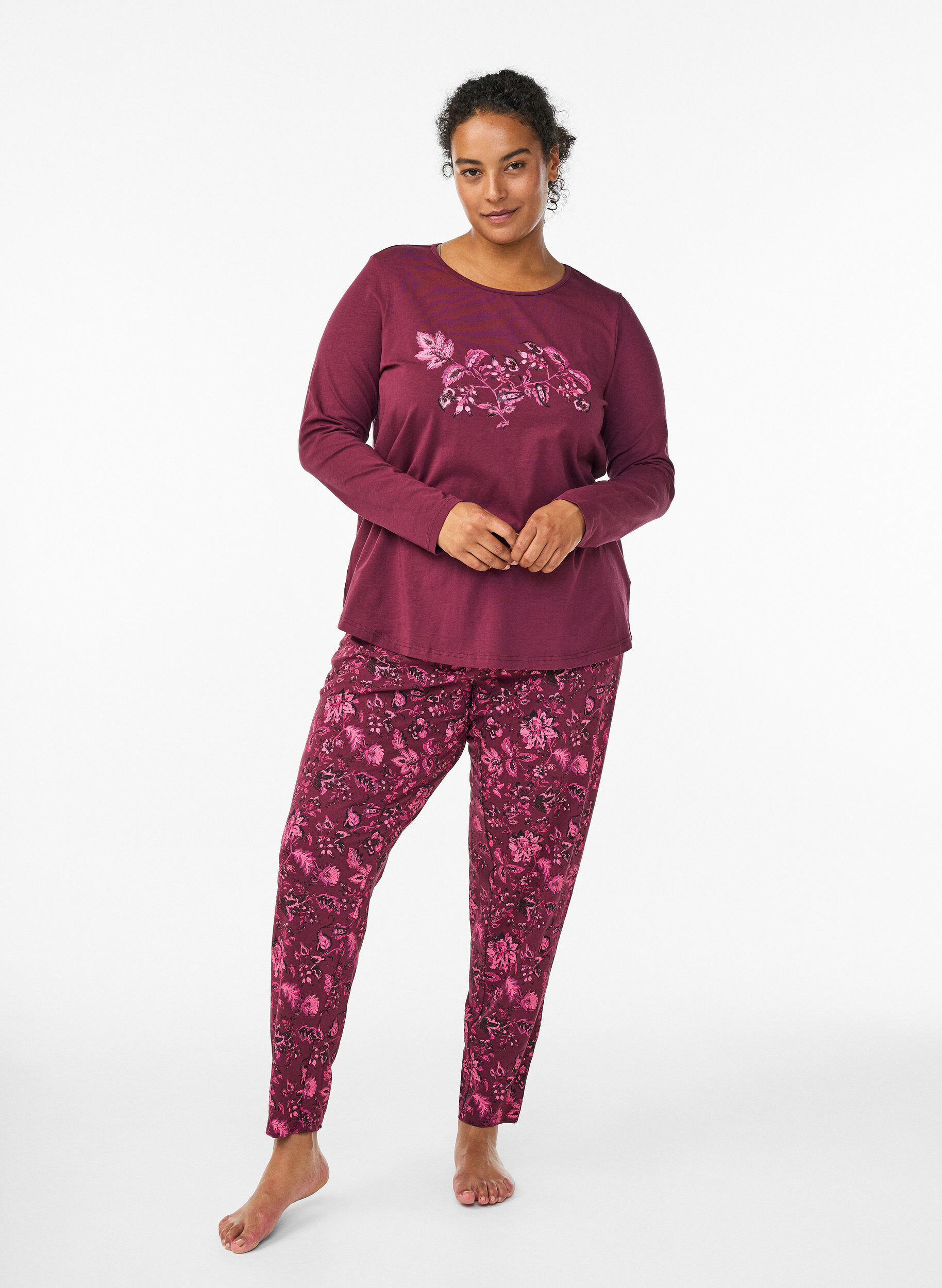 Zizzi Nattopp i bomull med frontprint, M&oslash;rk Bordeaux, Model image number 1