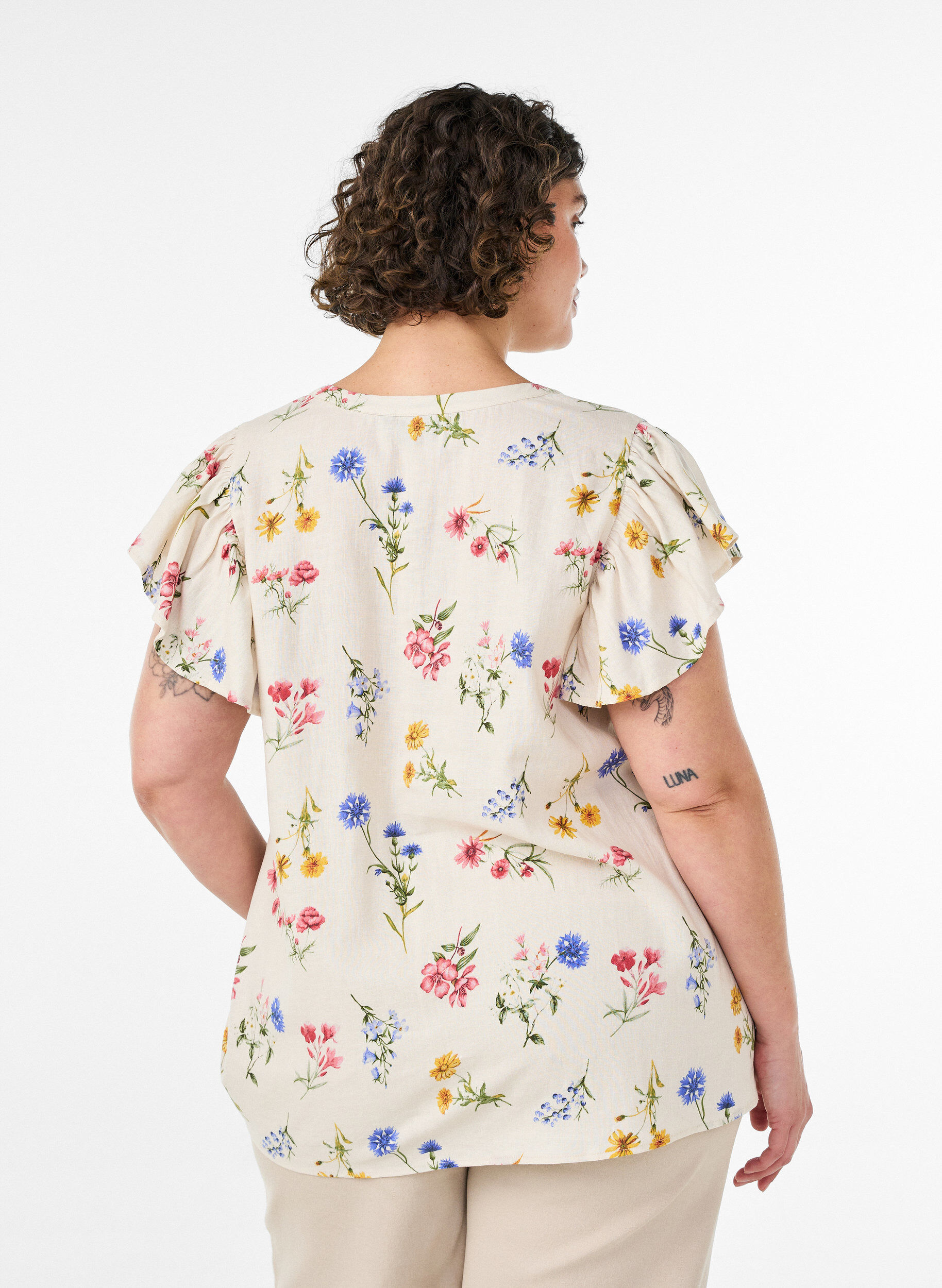 ZizziBluse i viskose og lin med volangermer, Beige, Model image number 2