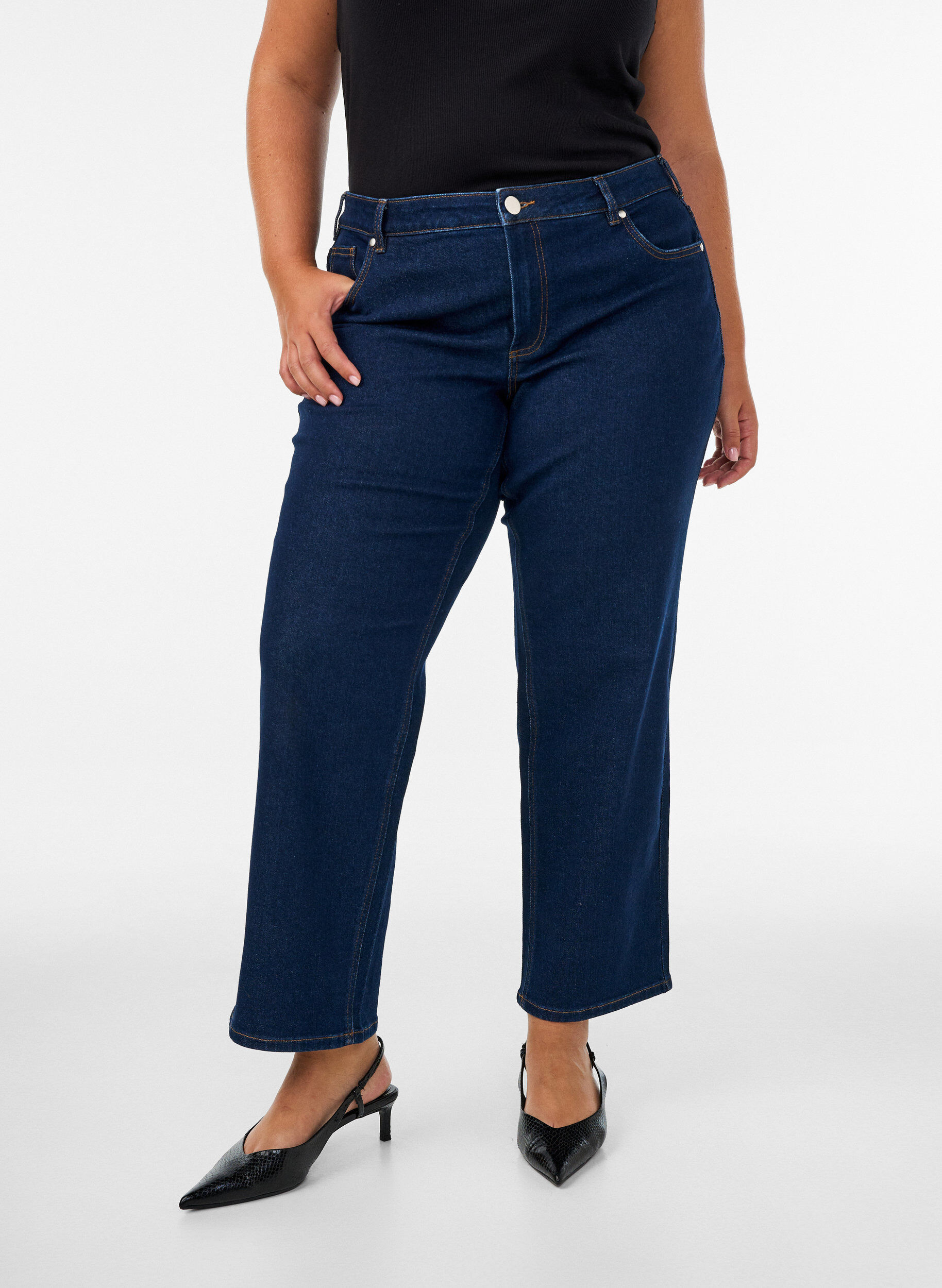 ZizziCropped jeans med straight fit og normal midje, Bl&aring;, Model image number 2
