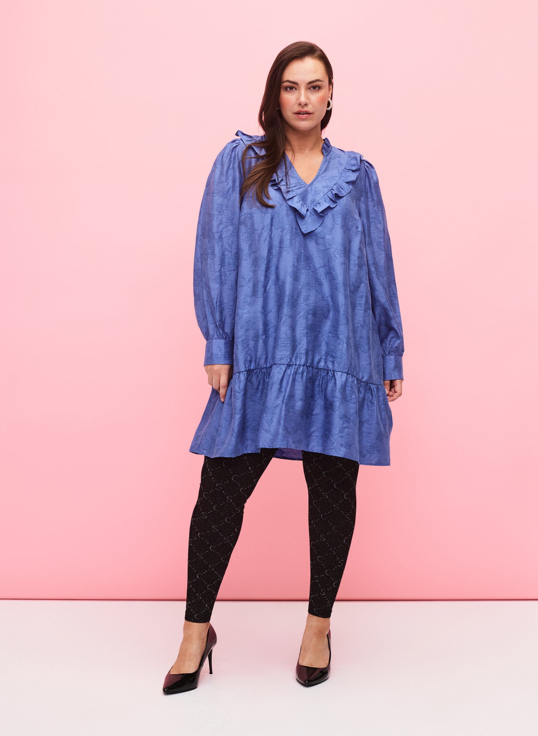 Zizzi S&oslash;ml&oslash;s tights med s&oslash;lvfarget m&oslash;nster, Black, Model image number 2