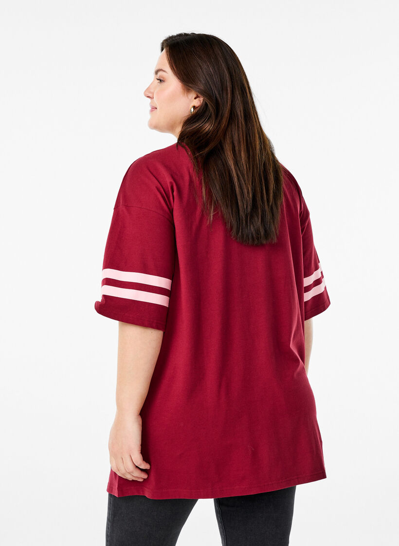 Sporty oversized college T-skjorte, R&oslash;d, Model image number 2