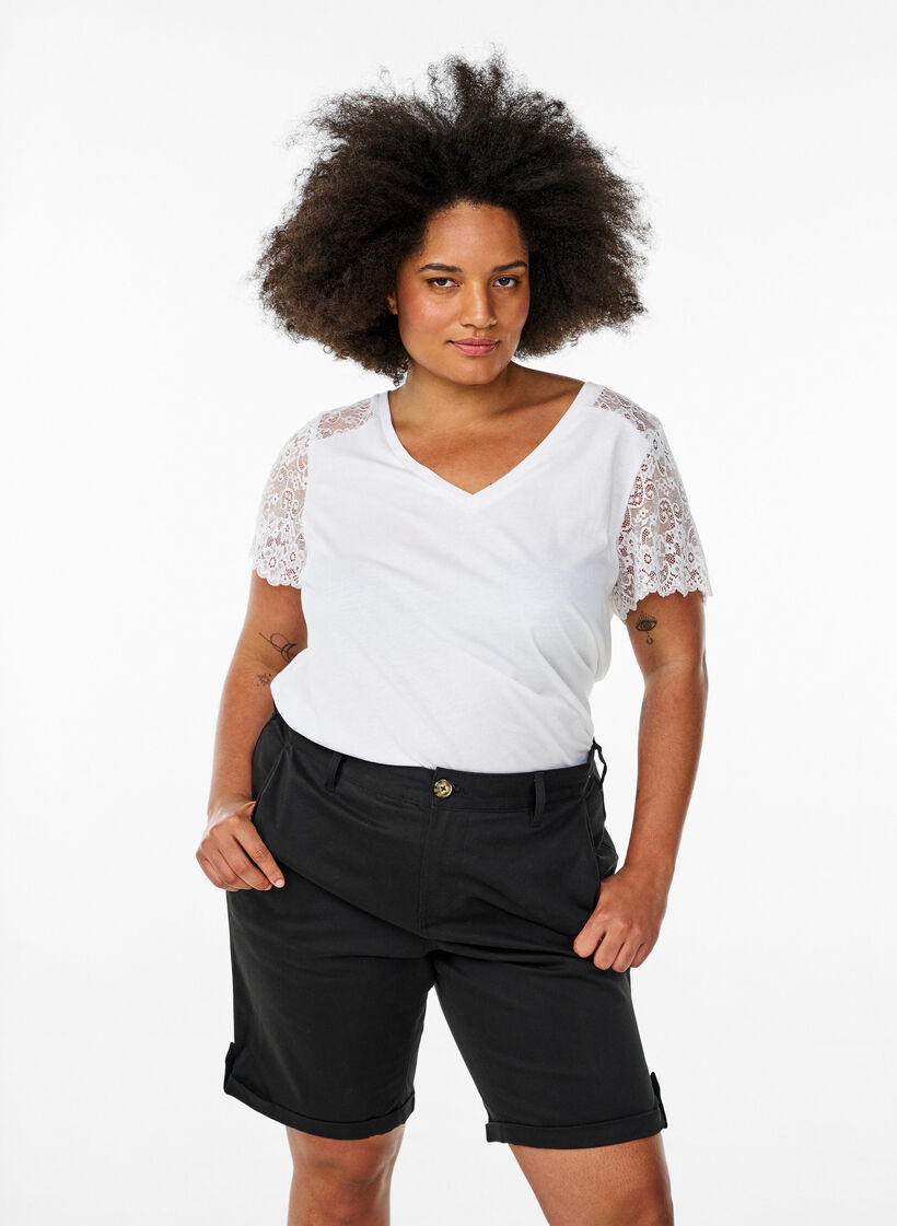 Chinoshorts med lommer, Svart, Model image number 0