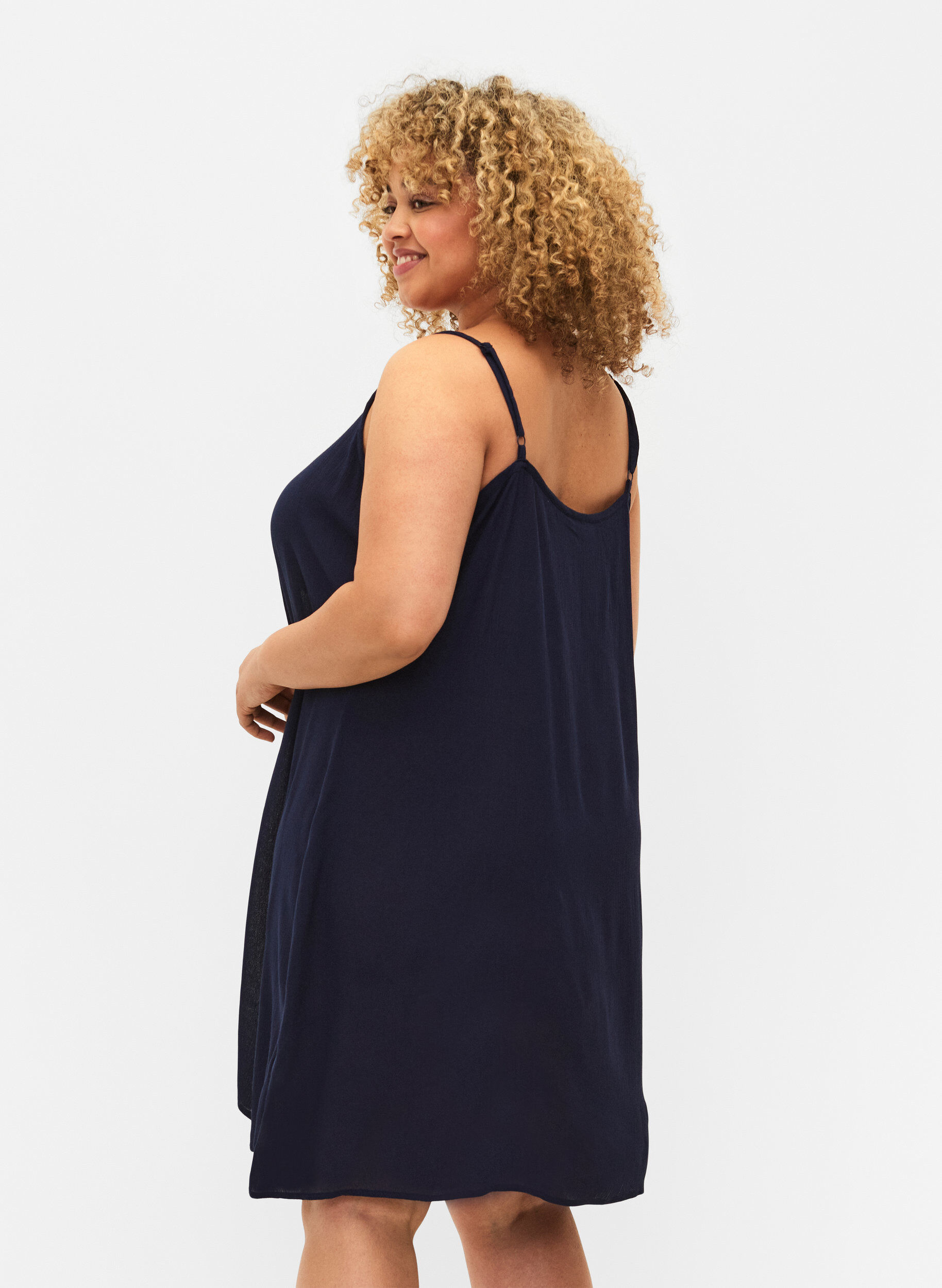 Zizzi Ensfarget kjole i viskose med stropper, Bl&aring;, Model image number 2