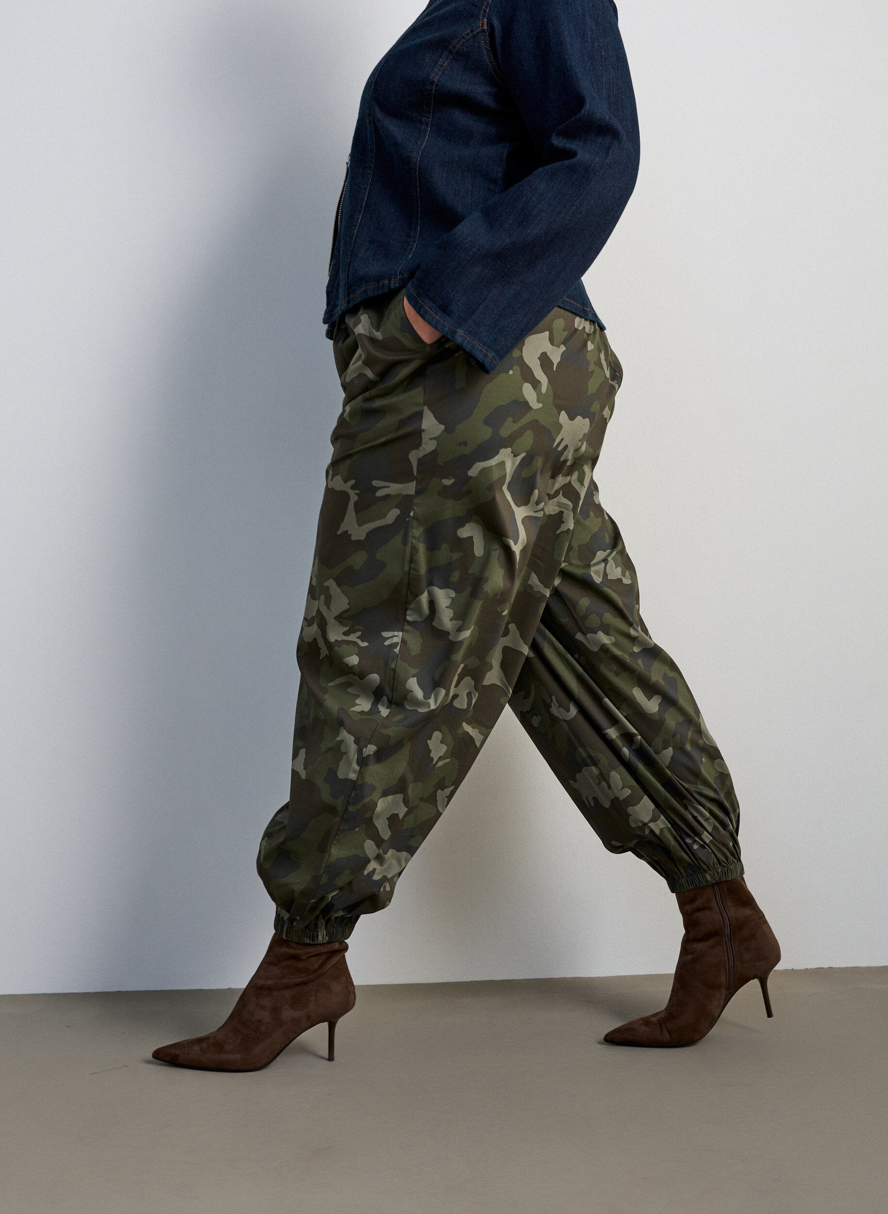 ZizziBallongbukser med h&oslash;yt liv og all-over-m&oslash;nster, Gr&oslash;nn, Model image number 3