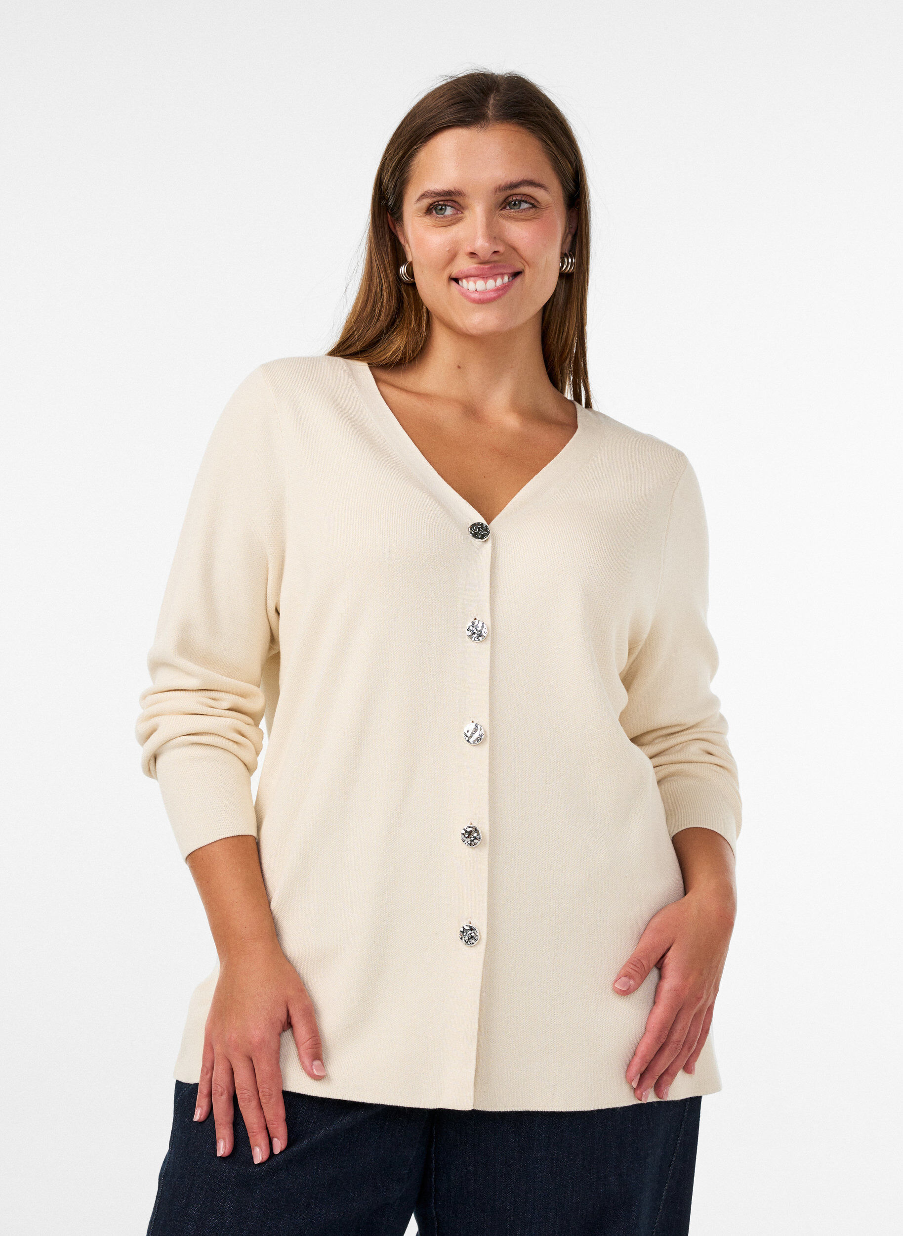 Finstrikket cardigan med dekorative knapper, Vanilje, Model