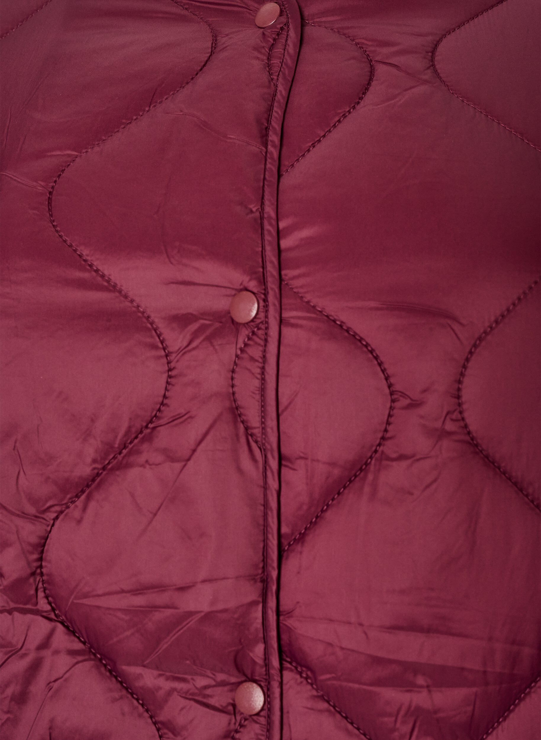 ZizziQuiltet jakke med trykknapper og rund hals, M&oslash;rk Bordeaux, Packshot image number 2