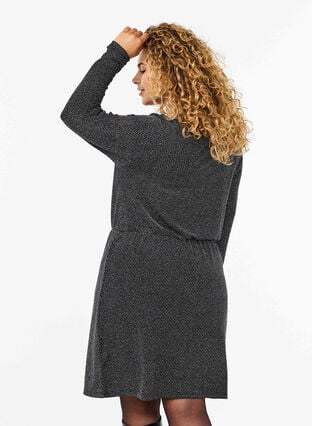 Zizzi Glitterkjole med sikksakkmønster, Silver ZigZagShimmer, Model image number 1