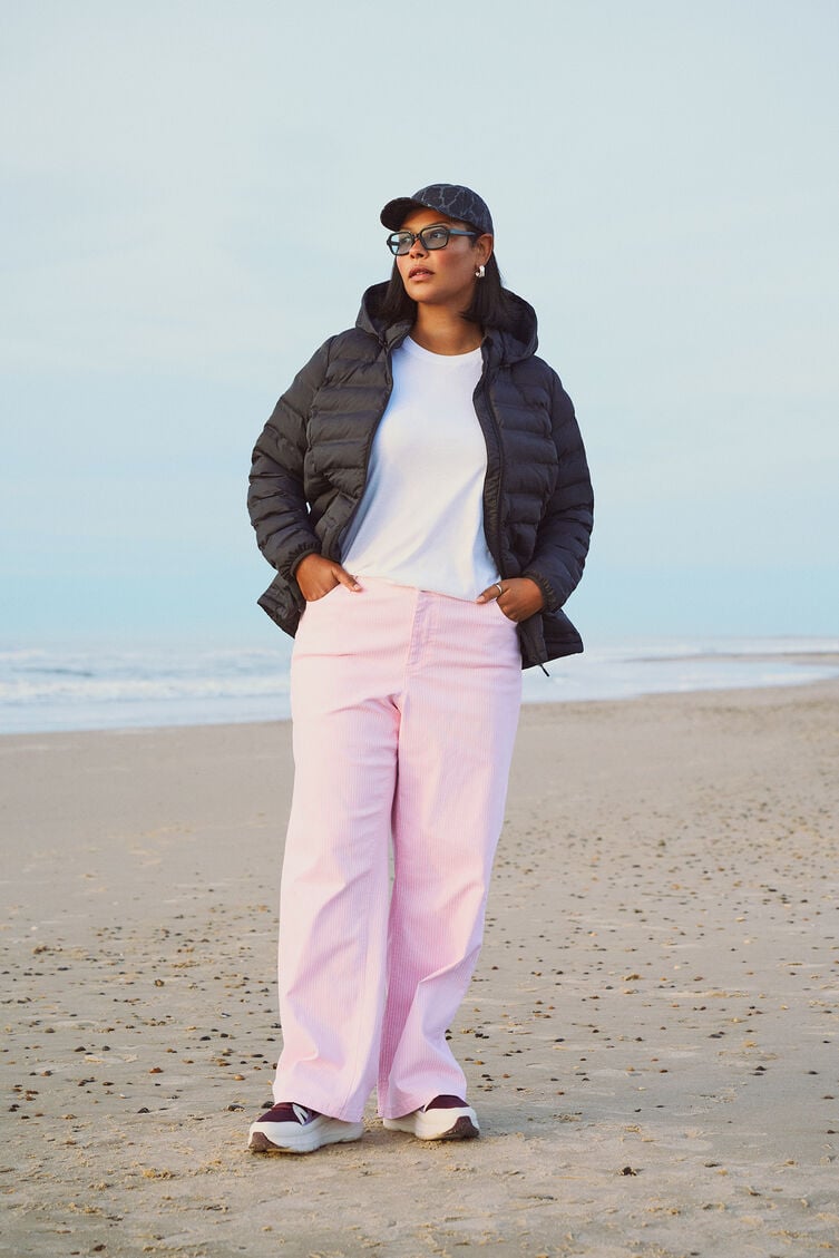 Vannavvisende svart lett jakke, , Model