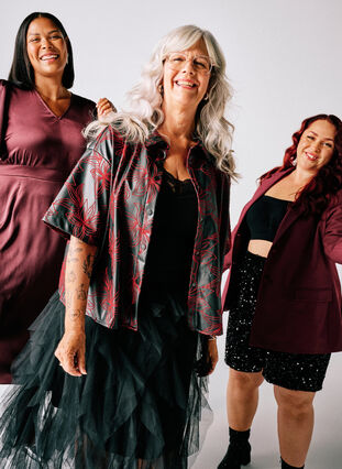 Zizzi Kort imitert skinnskjorte med kontrastbroderi, Svart, Image image number 0