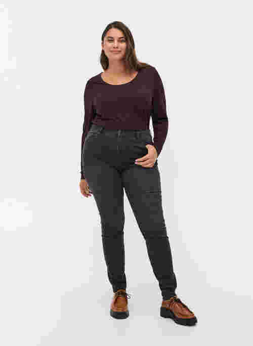 Amy jeans med høyt liv og nagler langs sidesømmene