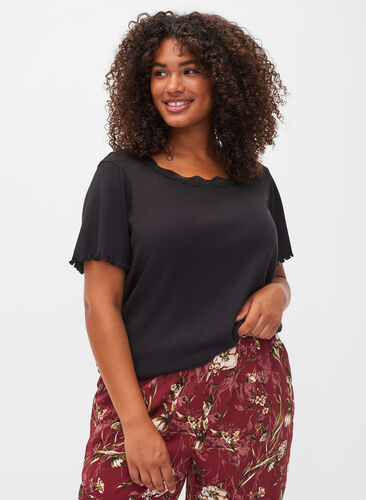Kortermet pysjamasgenser med blondekant, Black, Model image number 0