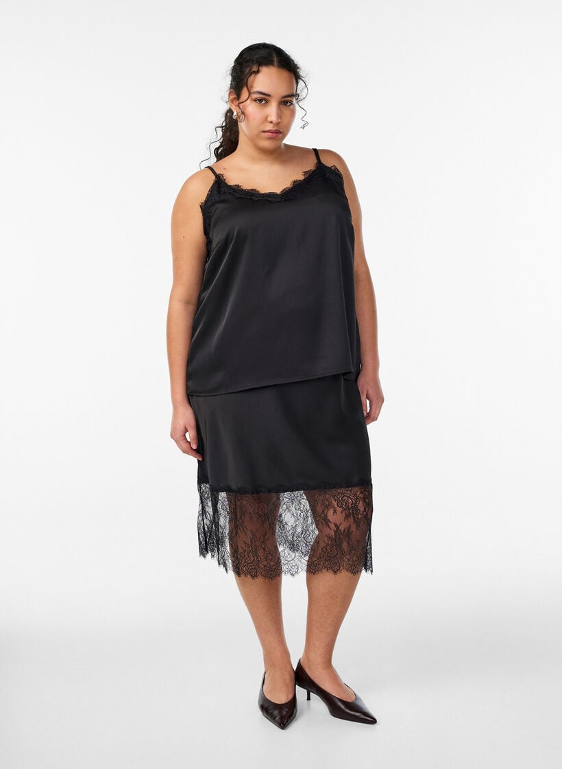 Satengutseende skj&oslash;rt med blondekant, Svart, Model image number 0