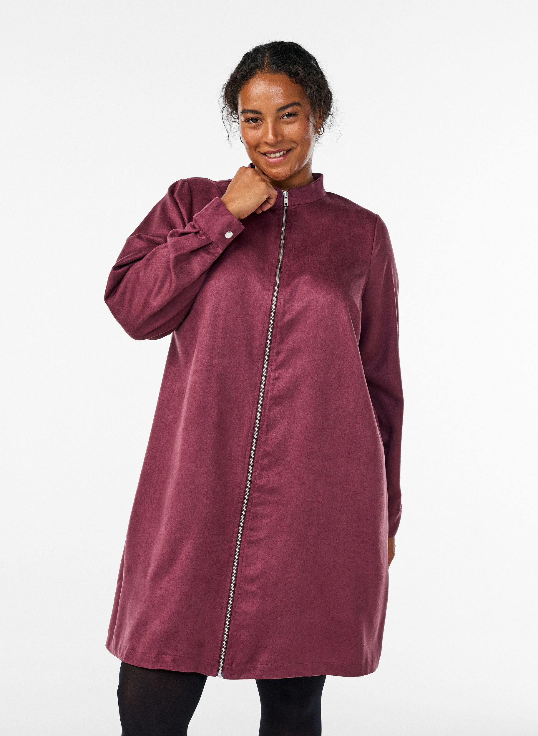 Lang skjorte i imitert semsket skinn med glidel&aring;s, R&oslash;d, Model