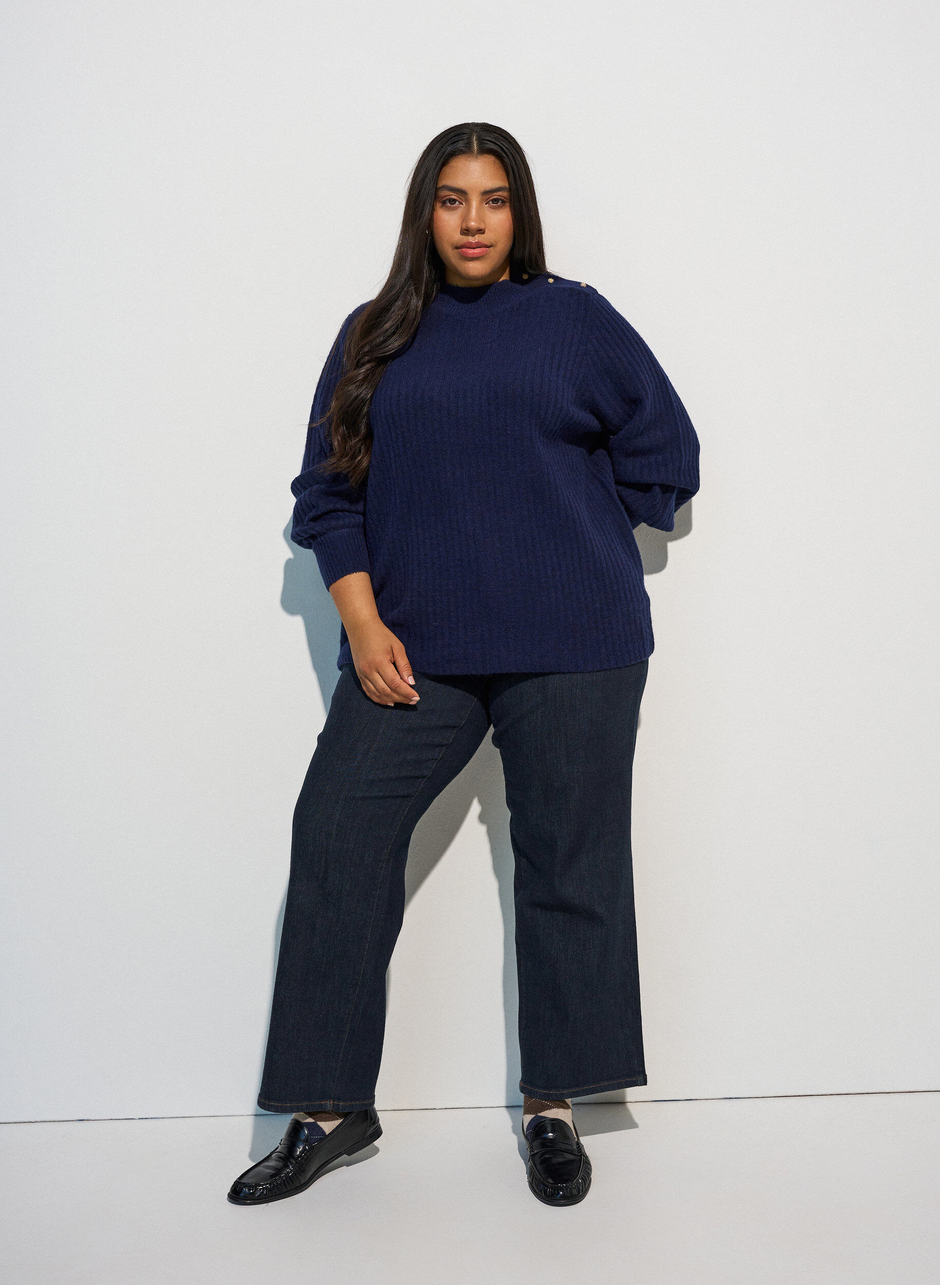 ZizziRibbestrikket genser med puffede ermer og knapper, Bl&aring;, Model image number 1