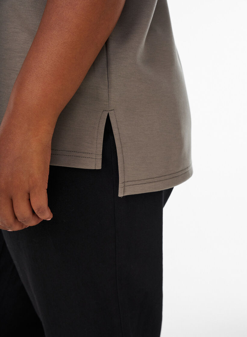 Kortermet genser med høy hals, Brun, Model image number 3