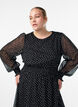 Midikjole i chiffon med prikkete mønster, Svart, Model image number 2