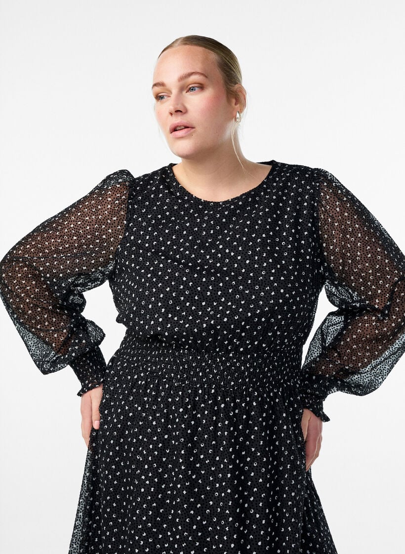 Midikjole i chiffon med prikkete mønster, Svart, Model image number 2