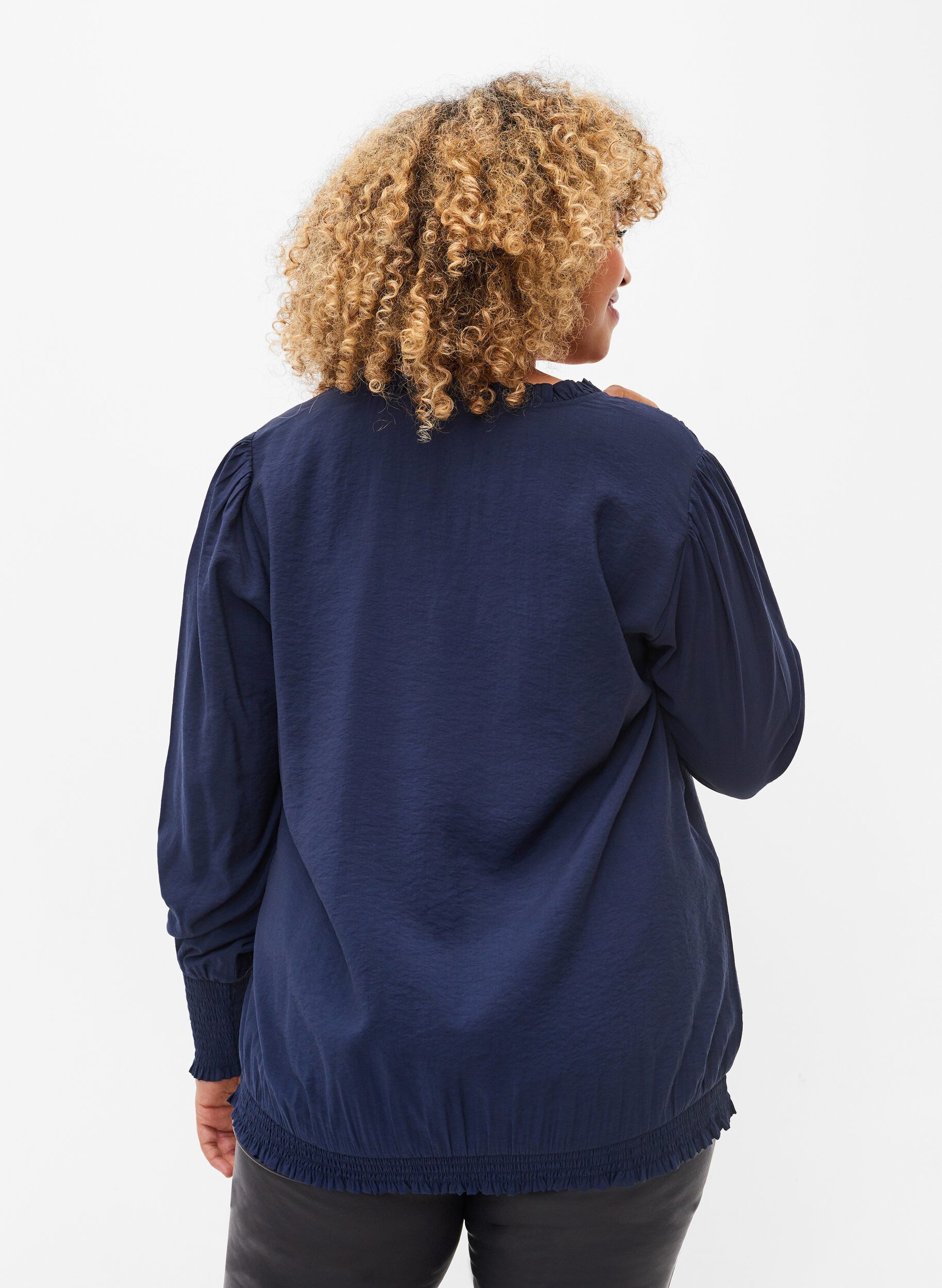 Zizzi Bluse i viskose med lange ermer og smock, Navy Blazer, Model image number 1