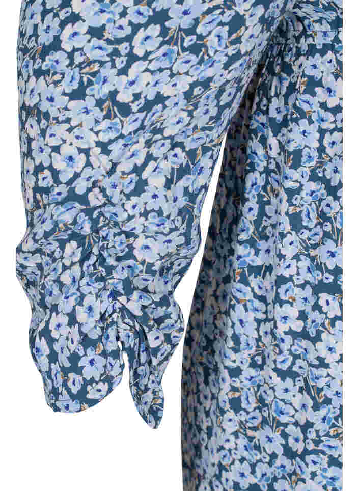 Viskosebluse til gravide med blomstermønster, Blue Flower AOP, Packshot image number 3