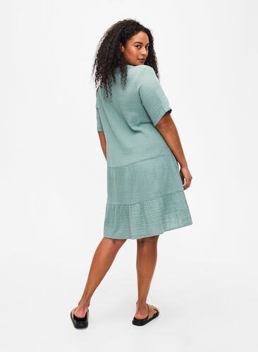 Kortermet kjole i 100 % bomull, Chinois Green, Model image number 1
