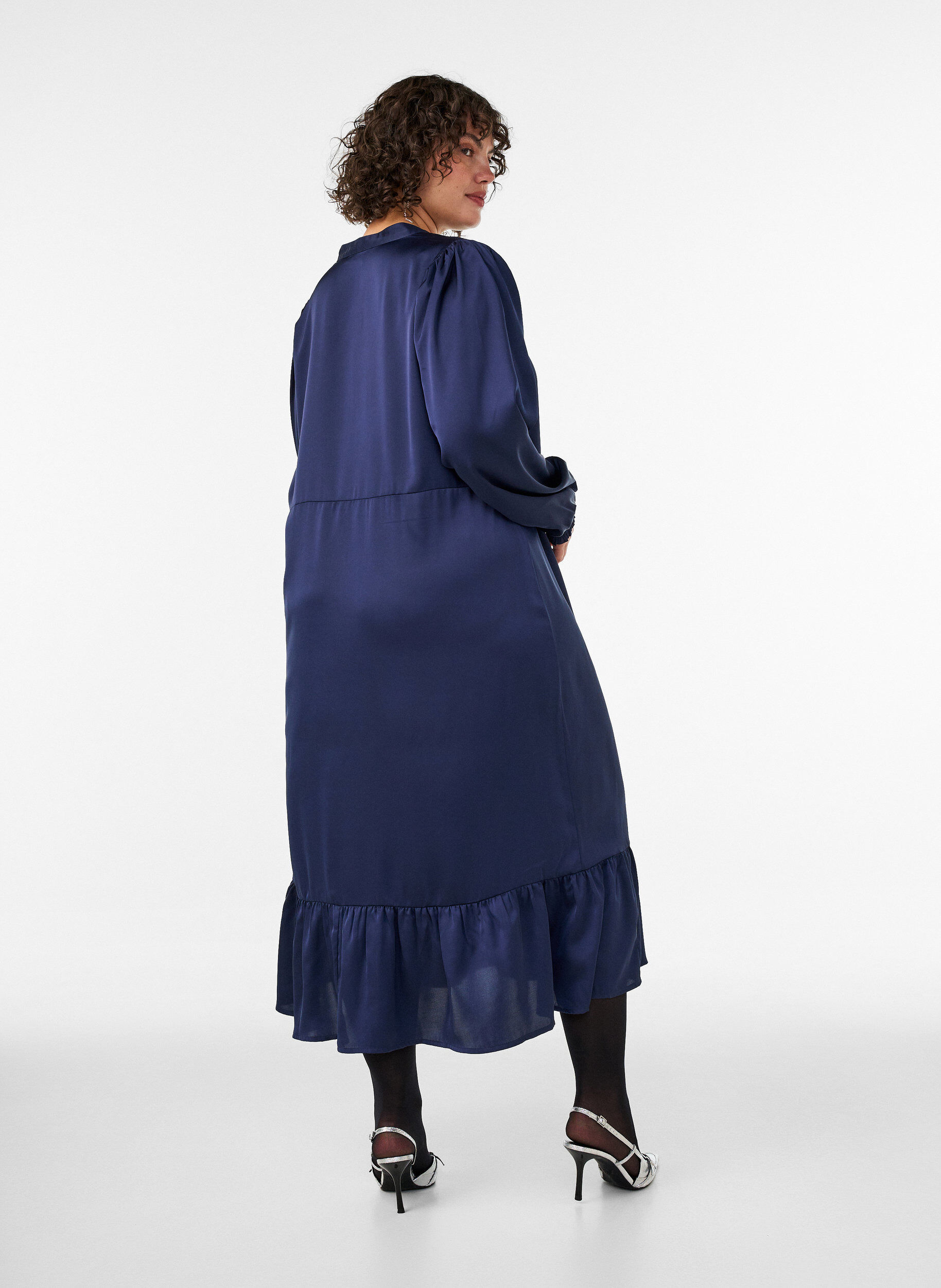 ZizziSatengkjole med lange ermer og V-hals, Bl&aring;, Model image number 1