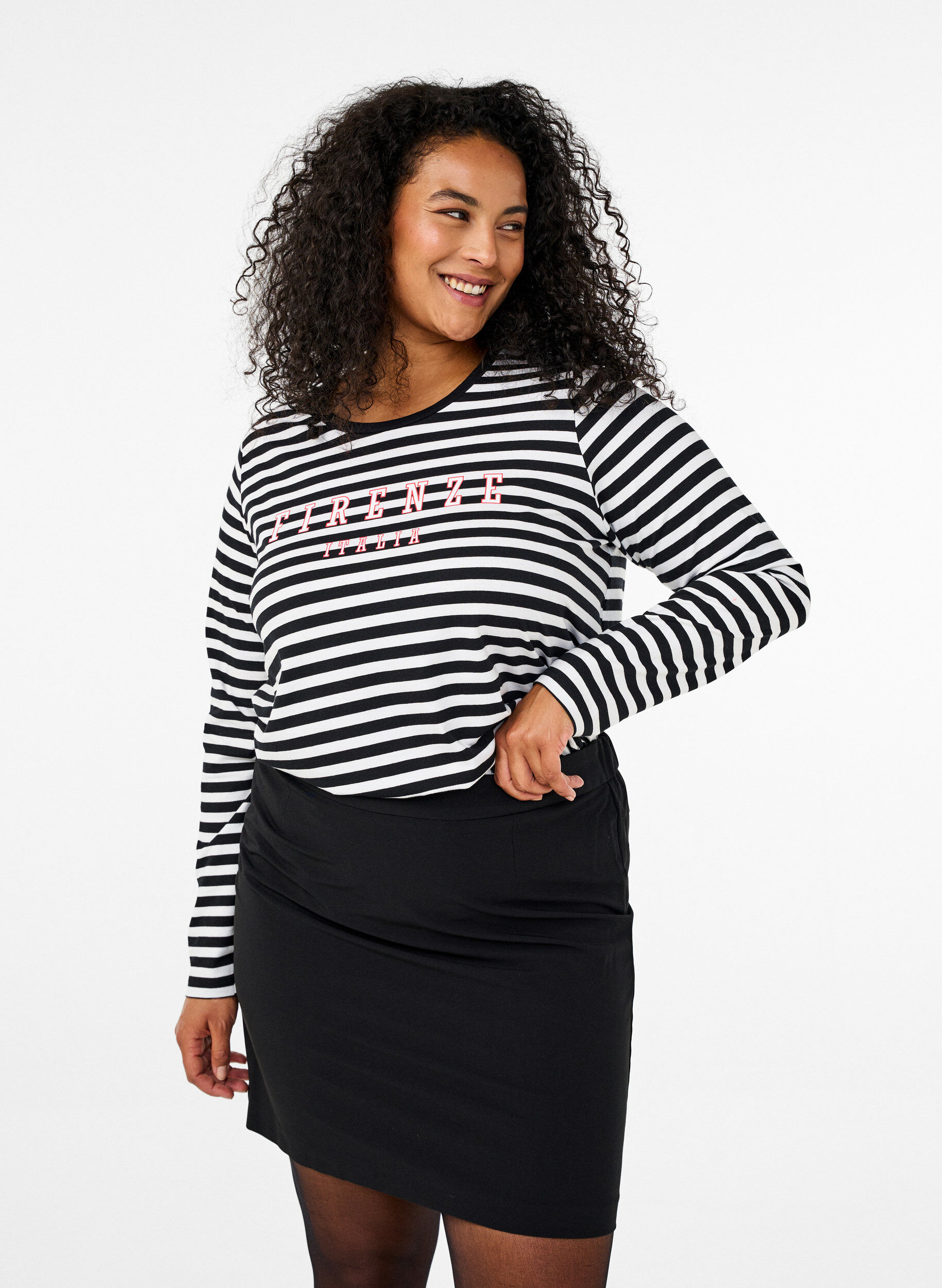 Zizzi Kort skj&oslash;rt med strikk i midjen bak, Black, Model image number 0