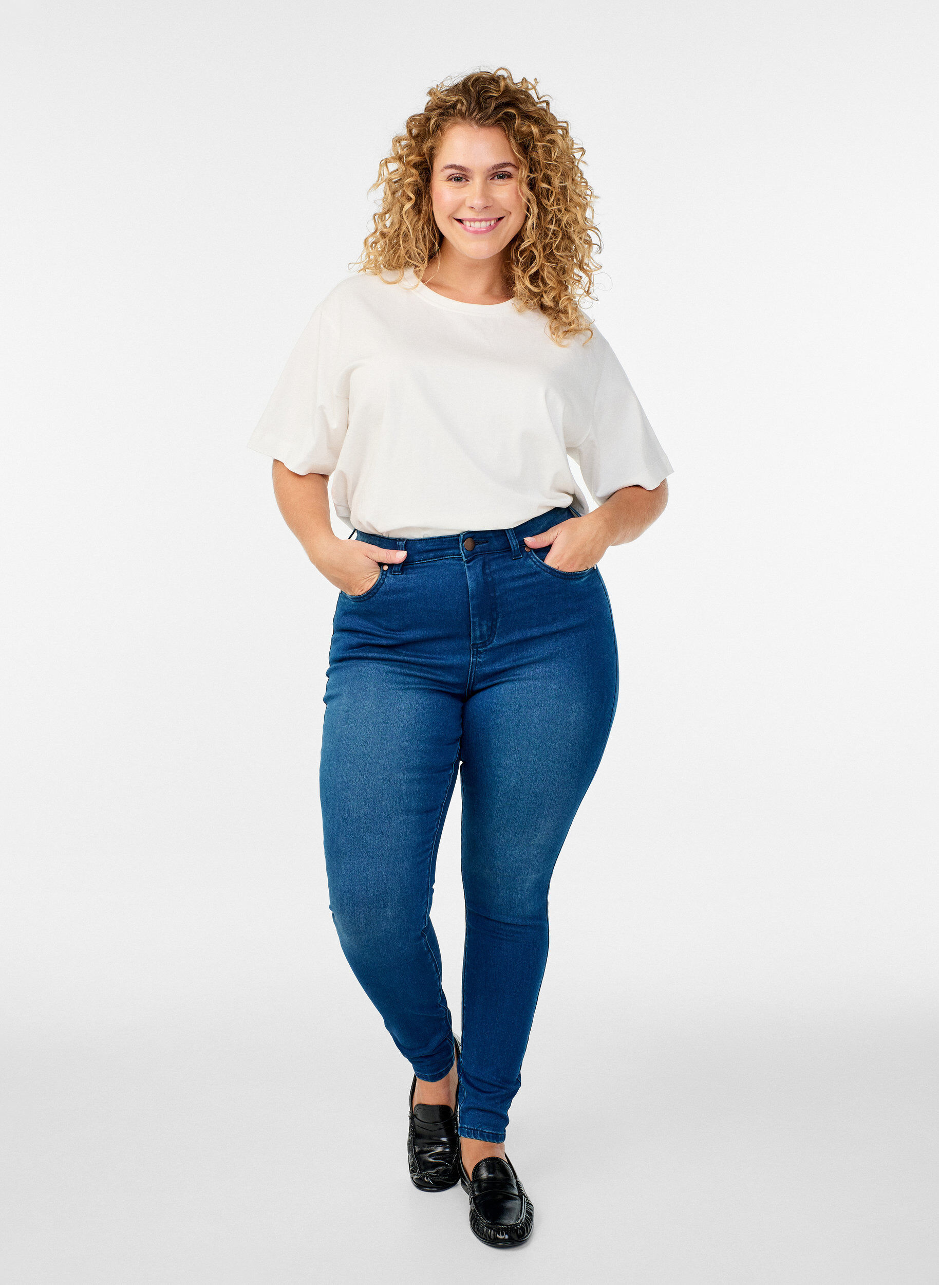 Super slim Amy jeans med h&oslash;y midje, Bl&aring;, Model