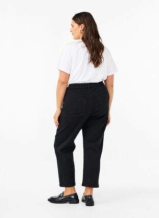 Cropped Vera jeans med rett passform, Black, Model image number 1