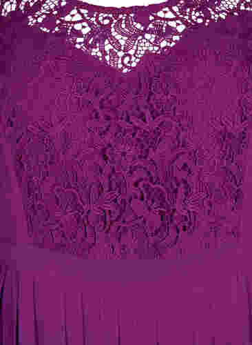 Kortermet kjole med blondeoverdel, Grape Juice, Packshot image number 2