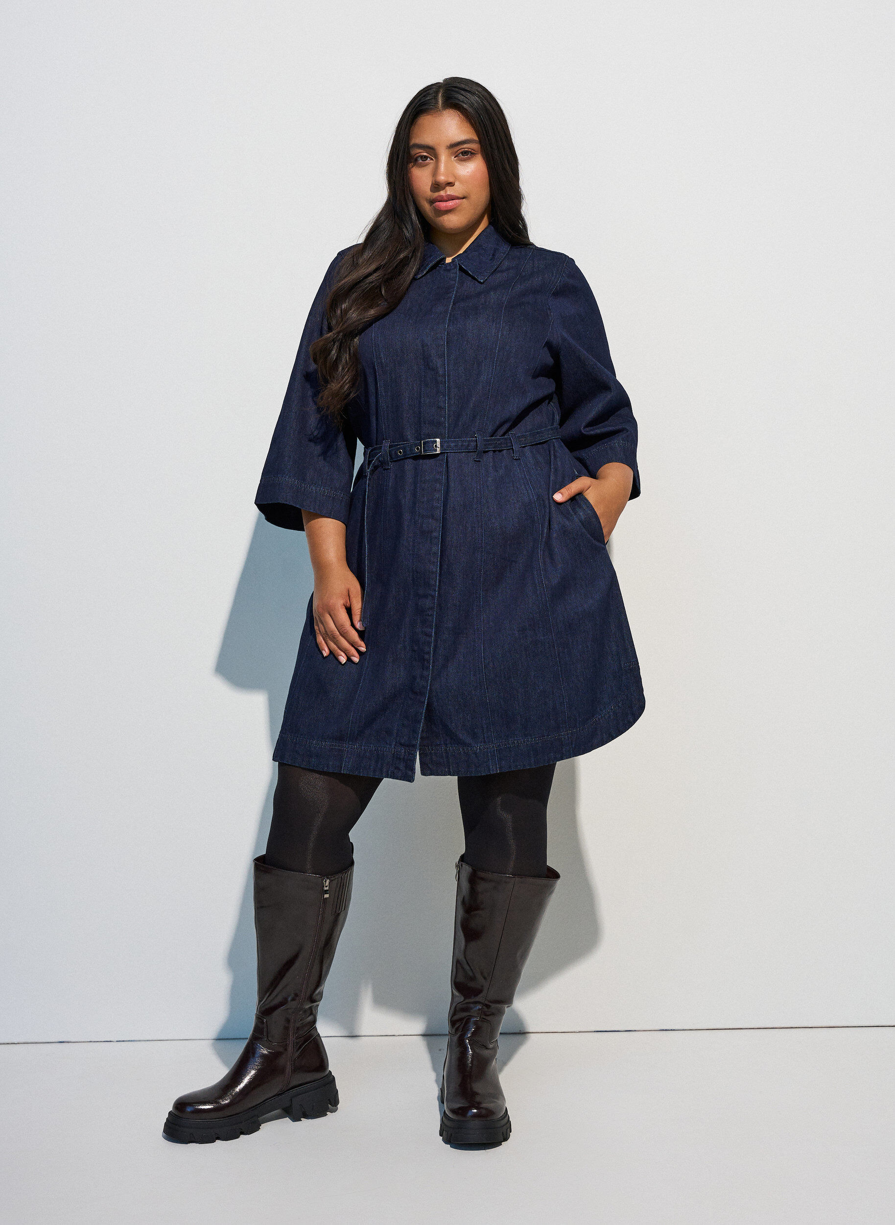 ZizziDenimkjole med belte og 3/4-ermer, Bl&aring;, Model image number 1