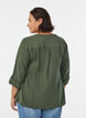 Bluse i bomullsmuslin med broderi anglaise, Gr&oslash;nn, Model image number 2