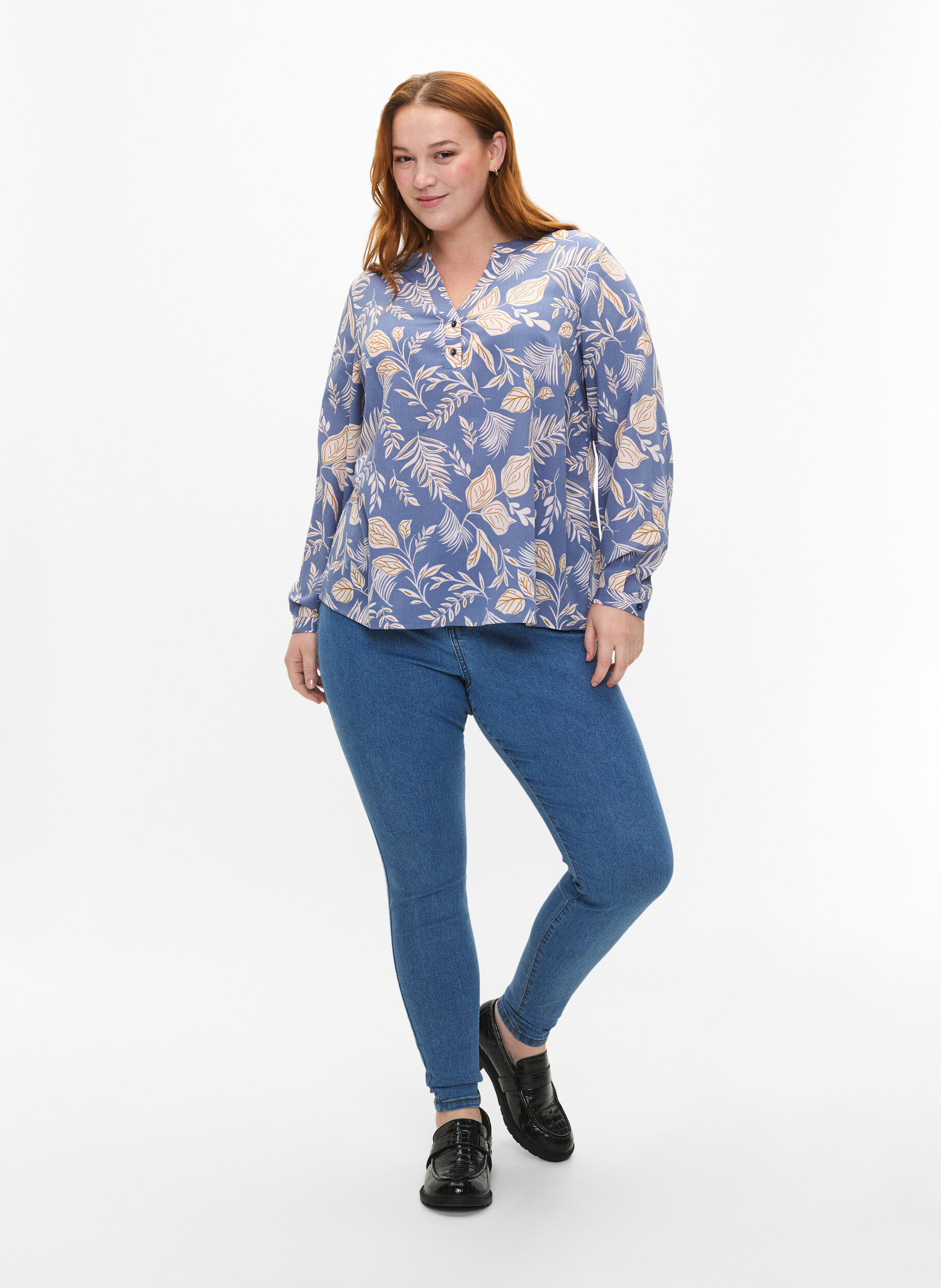 Zizzi FLASH - bluse med lange ermer og trykk, Delft AOP, Model image number 2