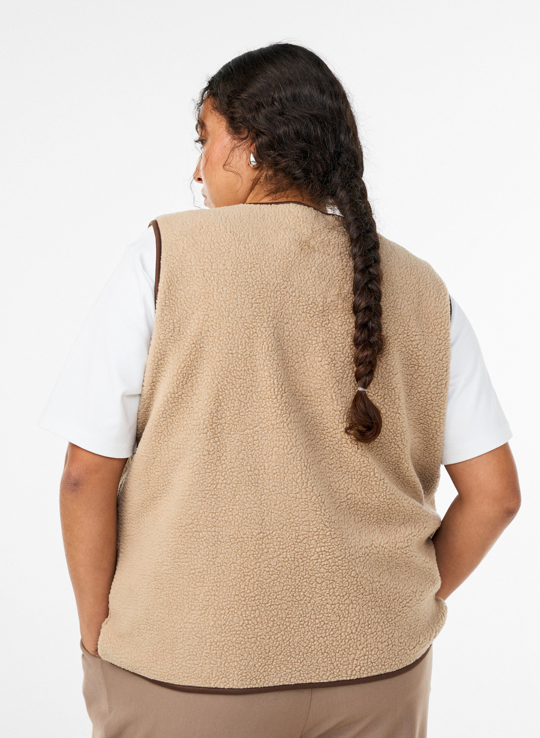 Zizzi Teddy fleece vest med kontrastkanter, Beige, Model image number 2
