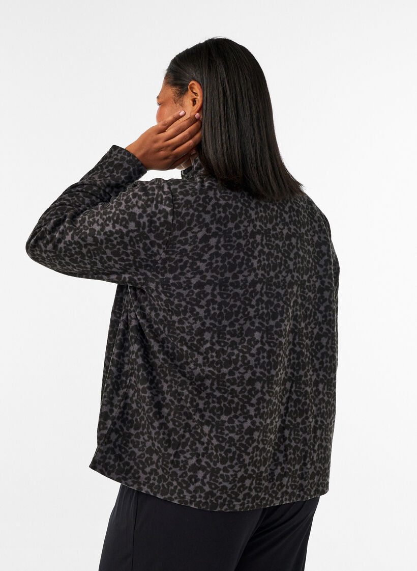 Fleecejakke med leopardm&oslash;nster og h&oslash;y krage, Svart, Model image number 2