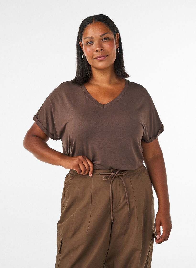 Basis V-hals T-skjorte i viskose, Brun, Model image number 0