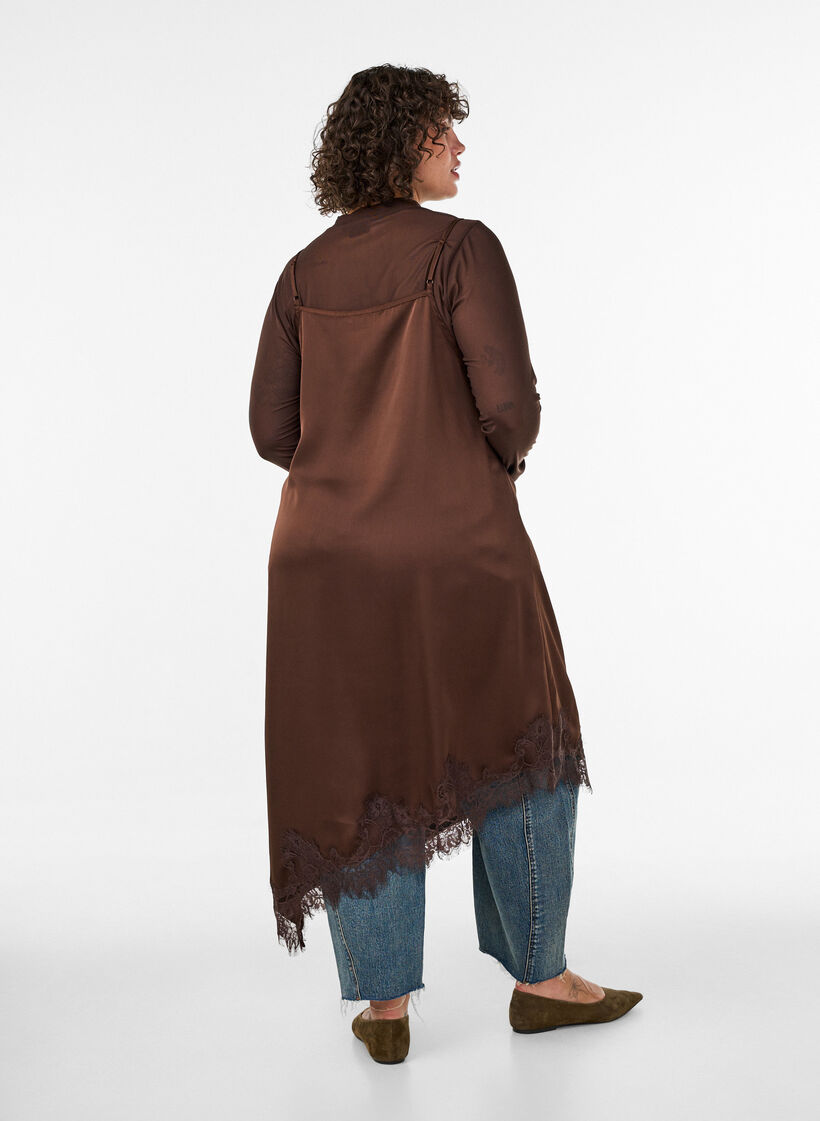Satengkjole med blonder og asymmetrisk fold, Brun, Model image number 1