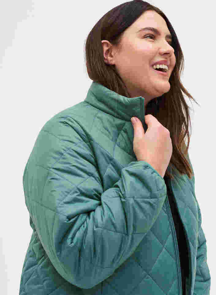 Quiltet lett jakke med glidelås og lommer, Sagebrush Green, Model image number 2