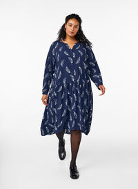 Midi-kjole med lange ermer, Navy B. Feather AOP Midi-kjole med lange ermer, Navy B. Feather AOP, Model